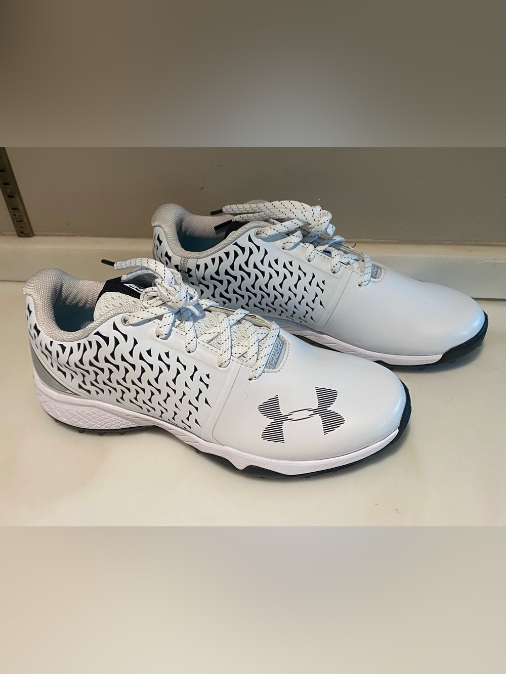 *New* UNDER ARMOUR Finisher Turf Women's Training Sneakers Size 9